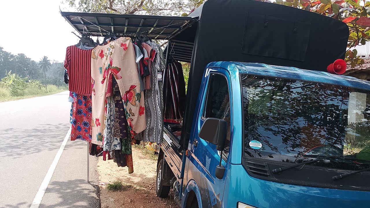 අපේ ජංගම රථයෙන් ඉතාම පහසු මිලට රෙදි මිලදී ගන්න. ගල්ටන් නැව පොල්පිතිගම පාරේ අපි ඉන්නවා