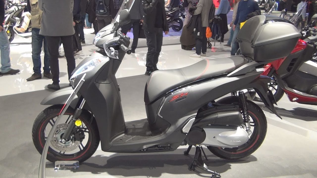 Honda SH300i Matt Cynos Gray Metallic (2017) Exterior and Interior