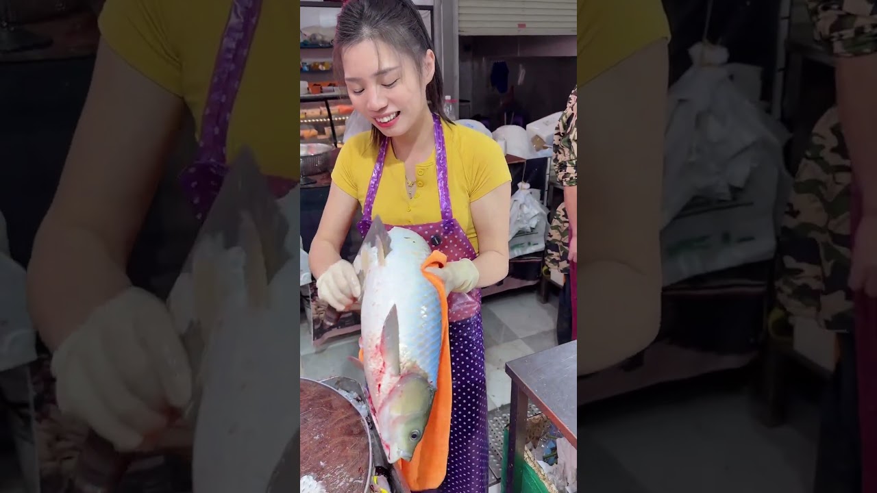 这可能是你见过最帅的剥鱼皮手法 这可能是你见过最帅的剥鱼皮手法#剥鱼皮 #美食 #杀鱼技术 #同款刀