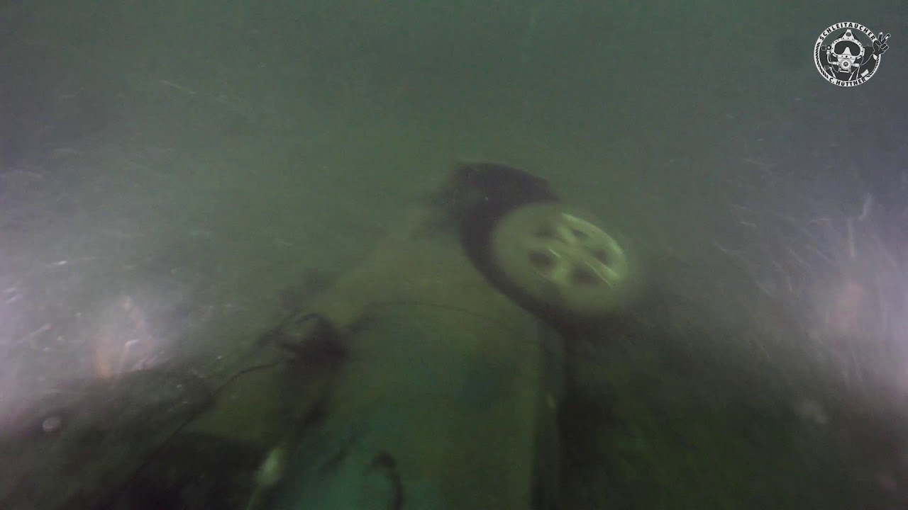 Autowrack in der Schlei entdeckt