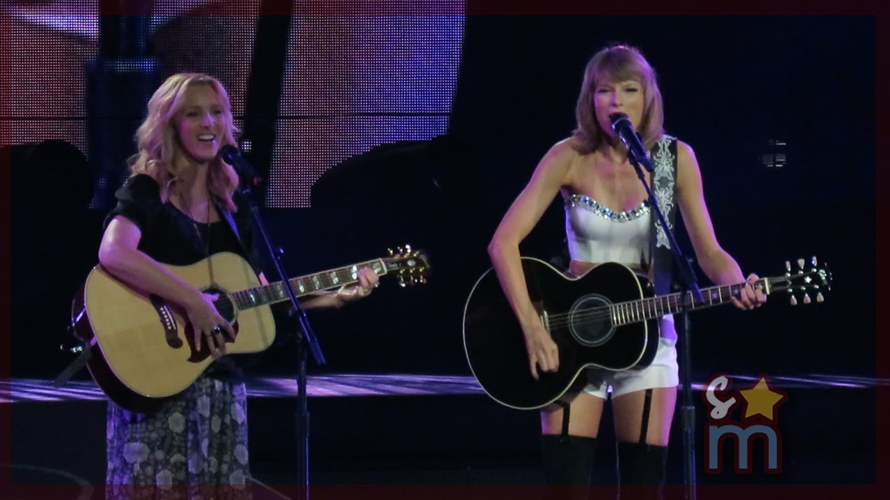 Taylor Swift & Lisa Kudrow - 