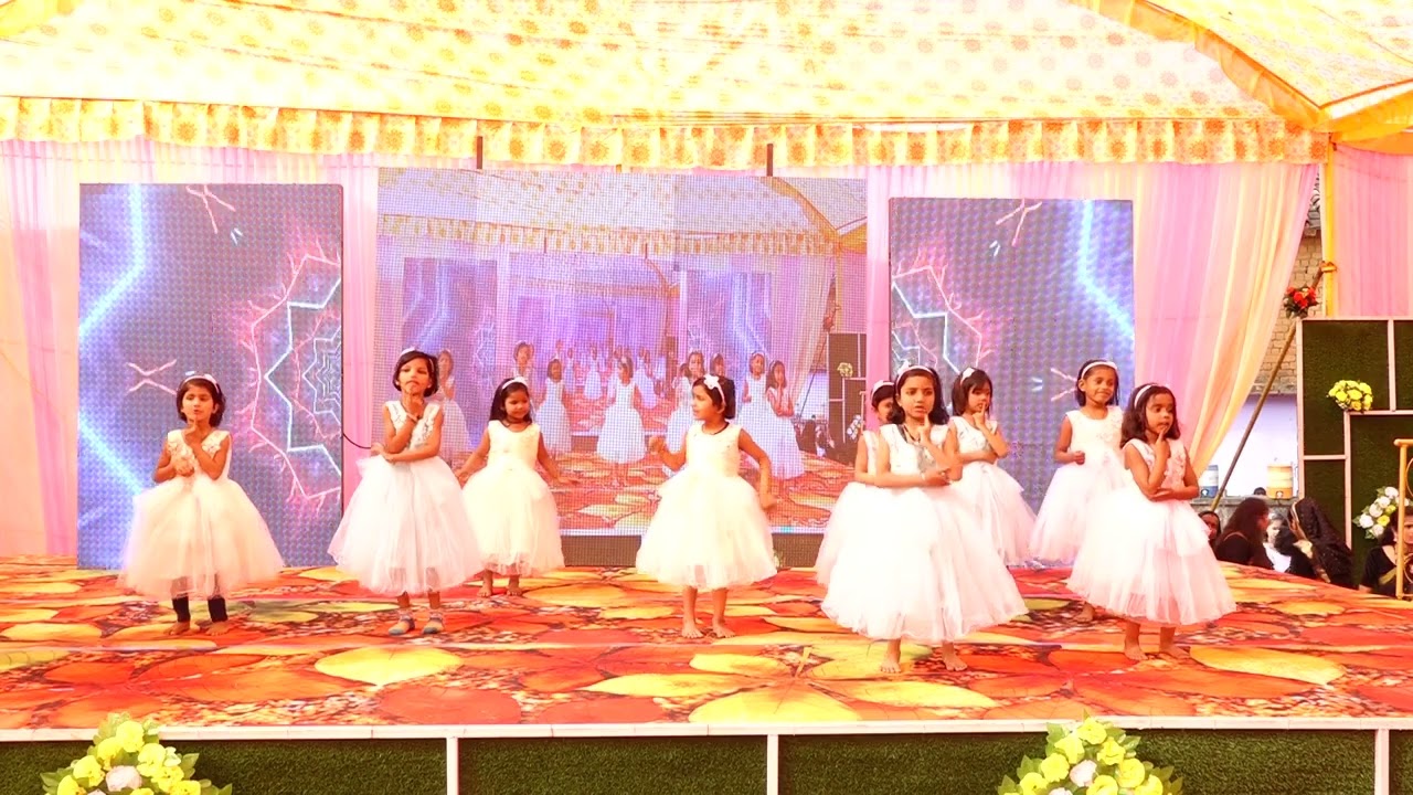 Itni si hasi || itni si khusi || Barfi movie dance performance by little girls choreography