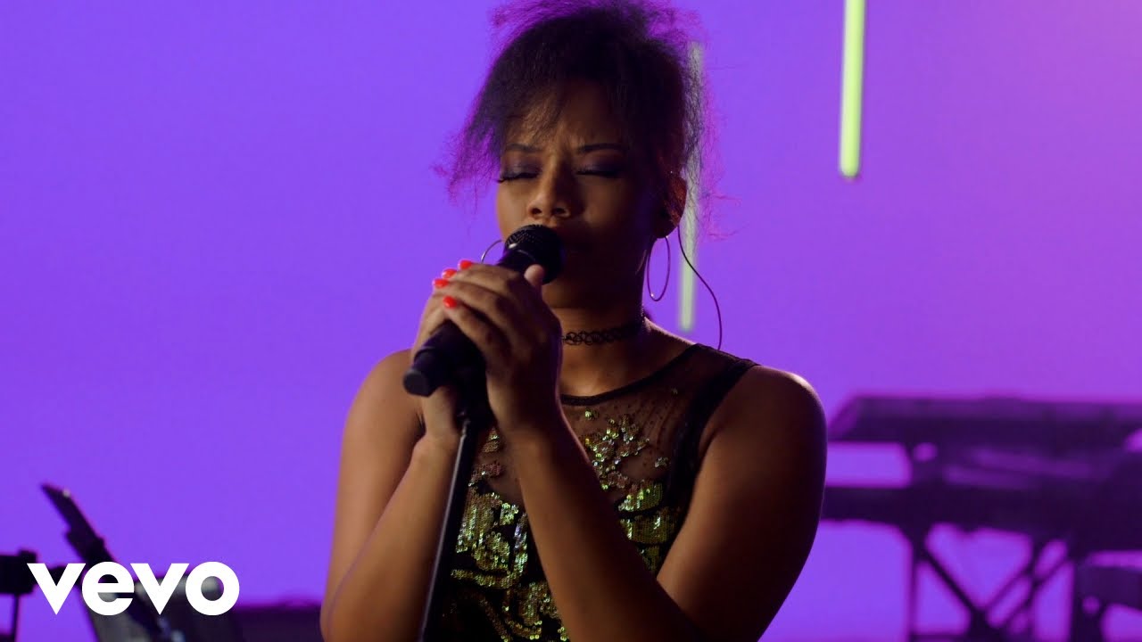 DOE - Take Me Back (Live Performance)