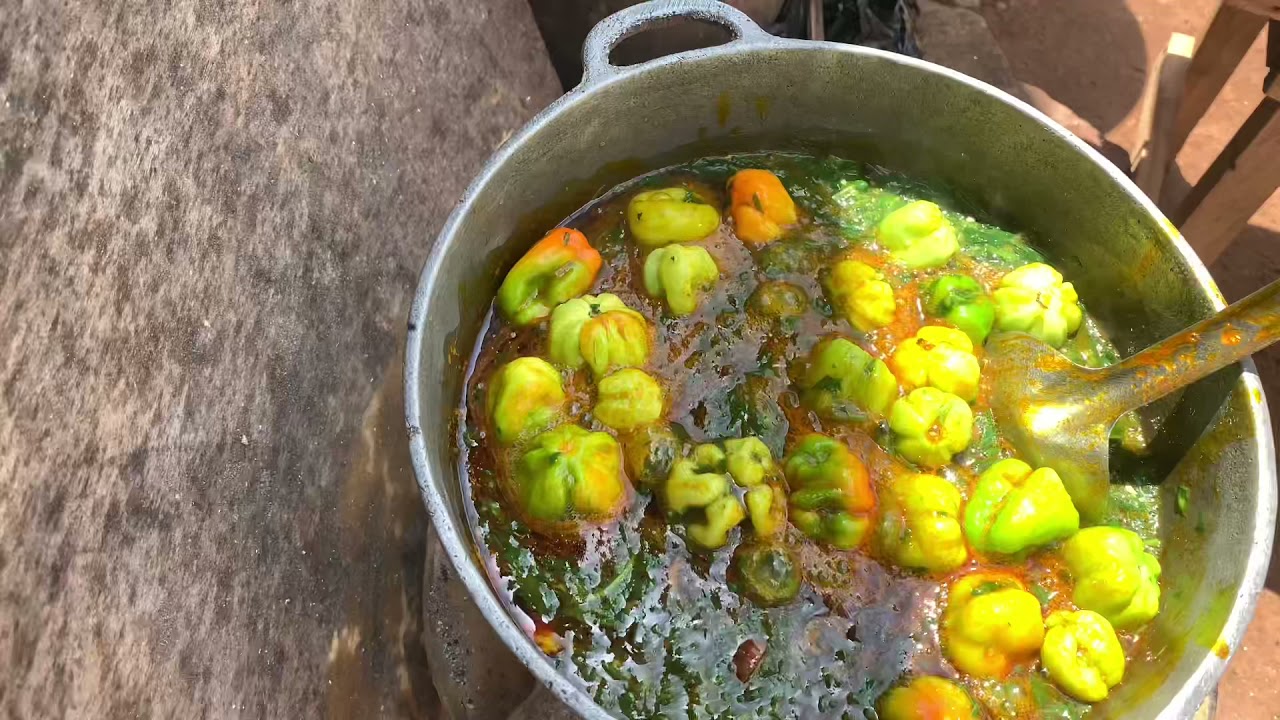 Preparing ademe soup with my mother, life in Togo village is so awesome.  ( atakpame)