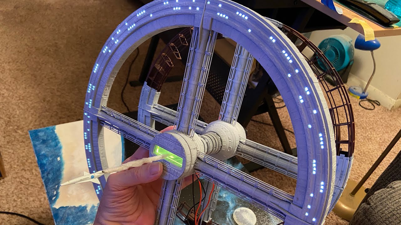 2001 Space Station V Moebius build part 5!