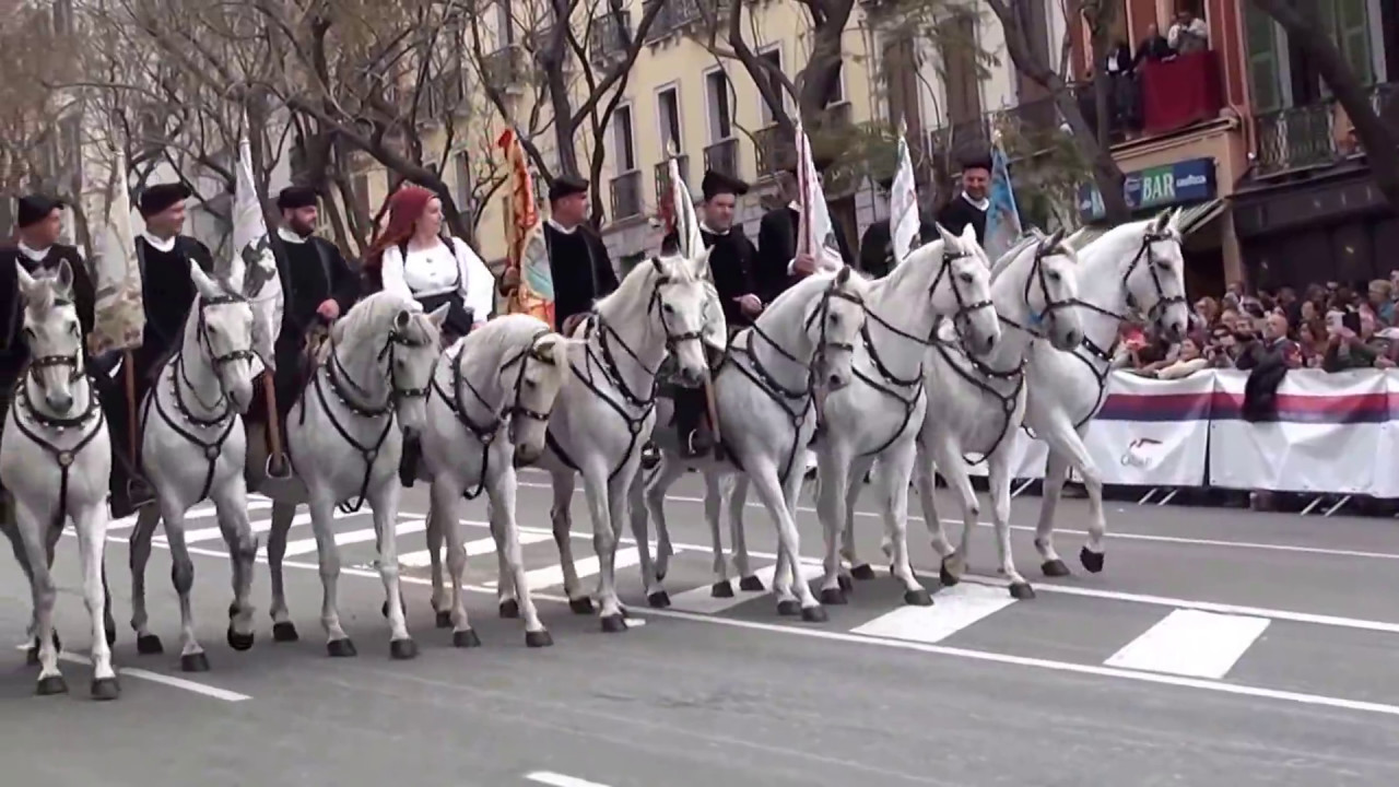 Sant'Efisio 2017 года рыцари Кампидано и тренер святого