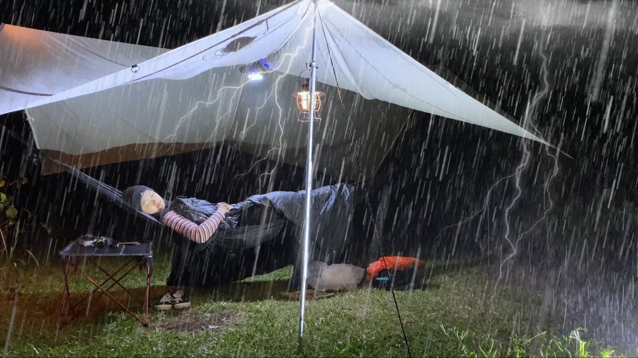 HAMMOCK CAMPING IN A THUNDERSTORMS ( HEAVY RAIN ) • ASMR