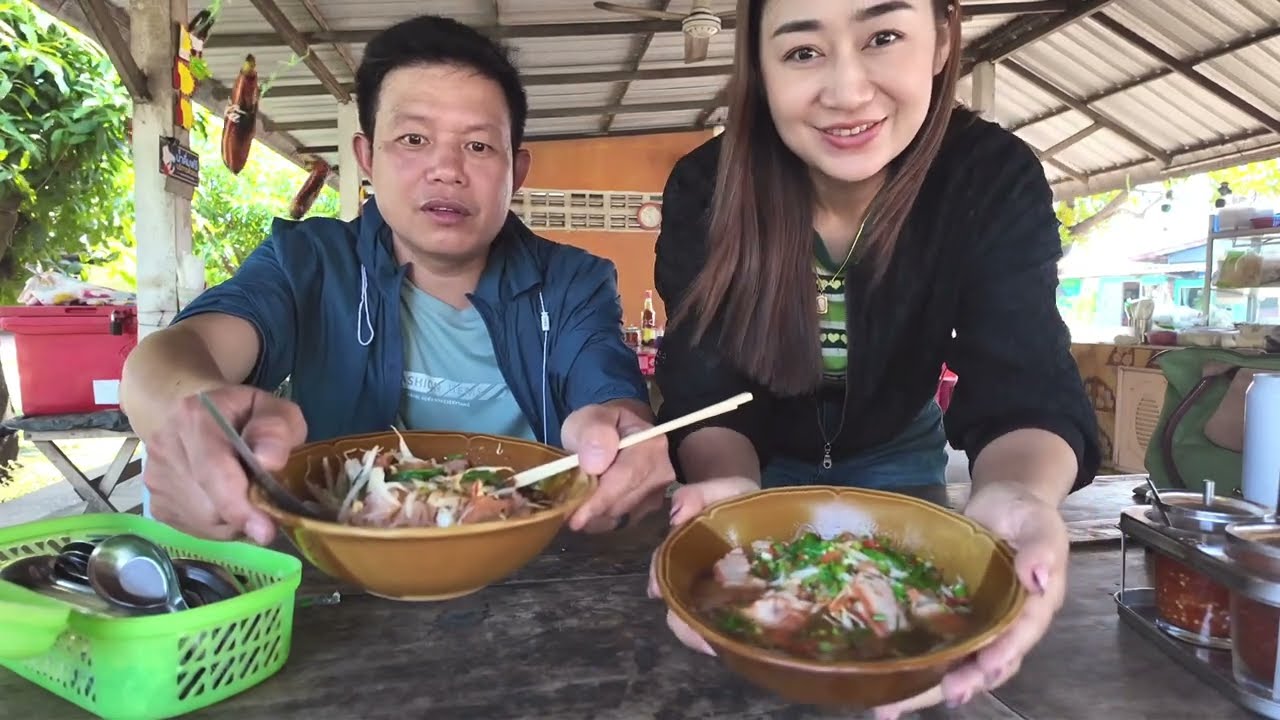 ￼￼ ตลาดเช้าเทศบาลสามอุตรดิตถ์ ￼ลุงเด่นเจอร้านลับริมทางแบบโบราณต้นตำหรับ