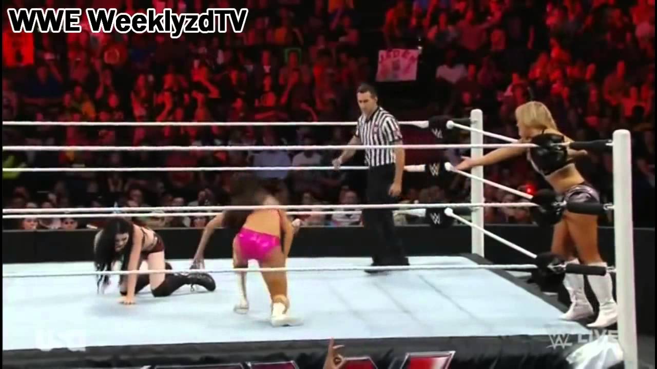 WWE RAW 09/08/14:AJ Lee & Paige vs Natalya & Rosa Mendes