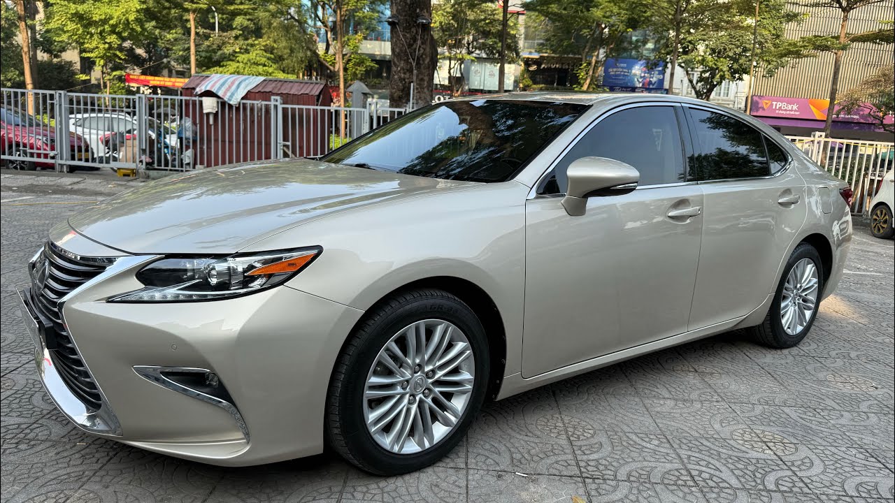 Quá hiếm! Lexus ES250 2017 đẹp xuất sắc, giữ gìn cực mới và dễ tiếp cận