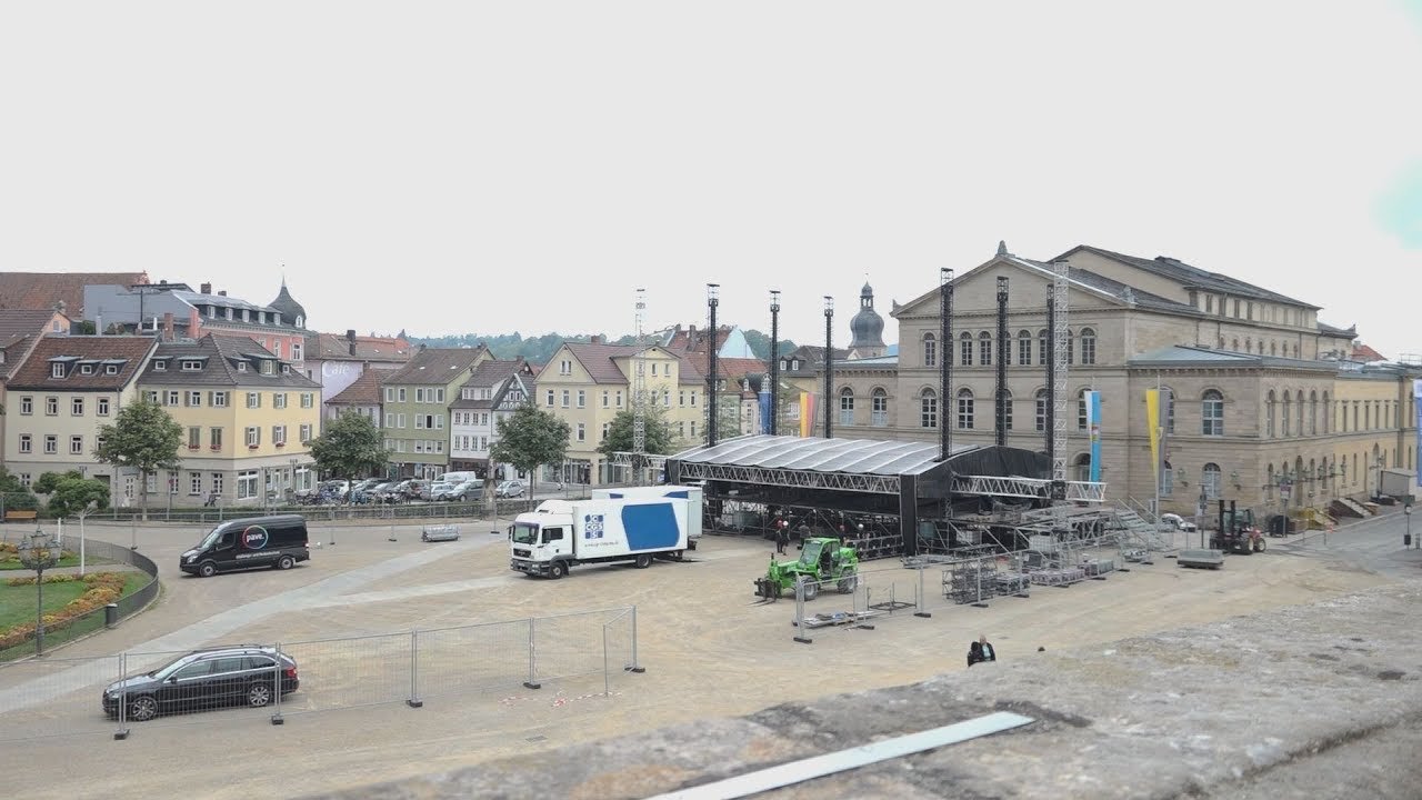 Schlossplatz kurz vor Partystimmung - HUK-COBURG open-air-sommer
