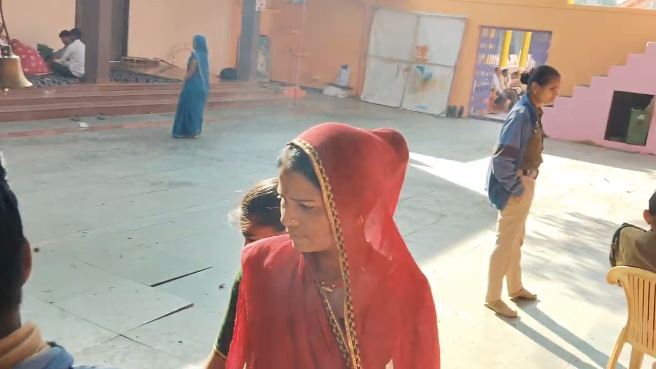कुकडेश्वर महादेव मंदिर पर लगा भक्तों का तांता महाशिवरात्रि के दिन महिलाओं ने थाली सजा कर की पूजापाठ