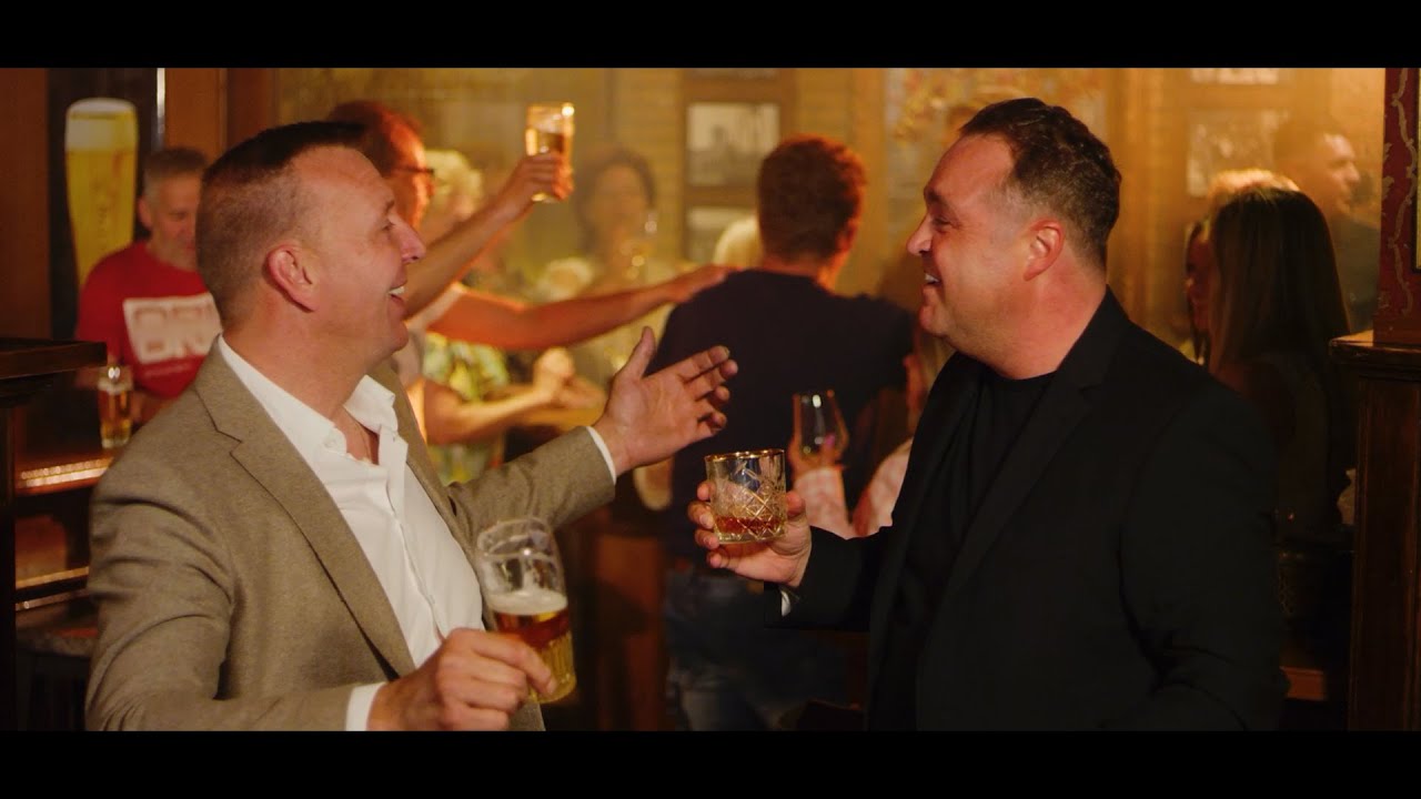Jannes & Grad Damen - Doe Mij Een Borrel En Een Biertje (Officiële videoclip)