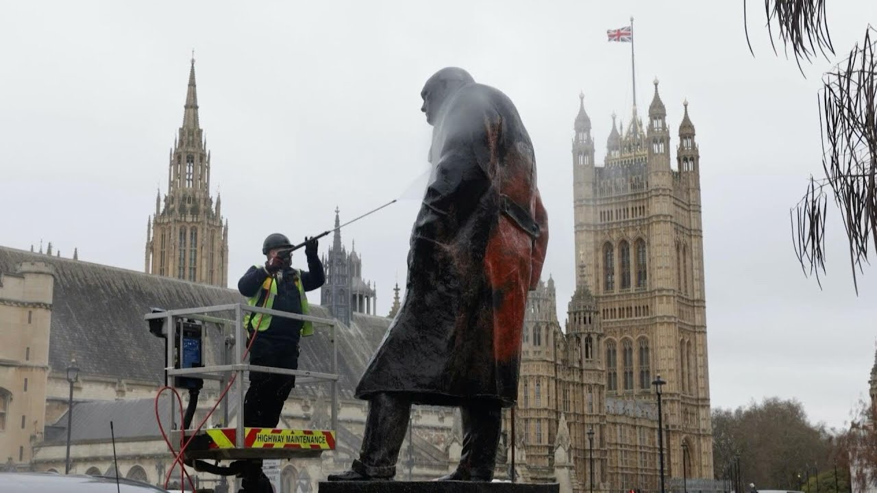 Une statue de Churchill à Londres recouverte de graffitis pro-Palestine | AFP Images
