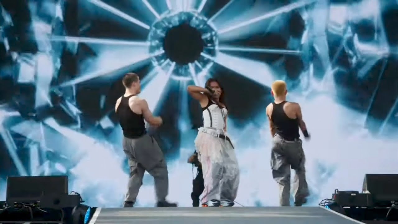 MILLI - Mirror Mirror | She gets Han SKZ PC (Live Performance at Head in The Clouds 88rising 2025)