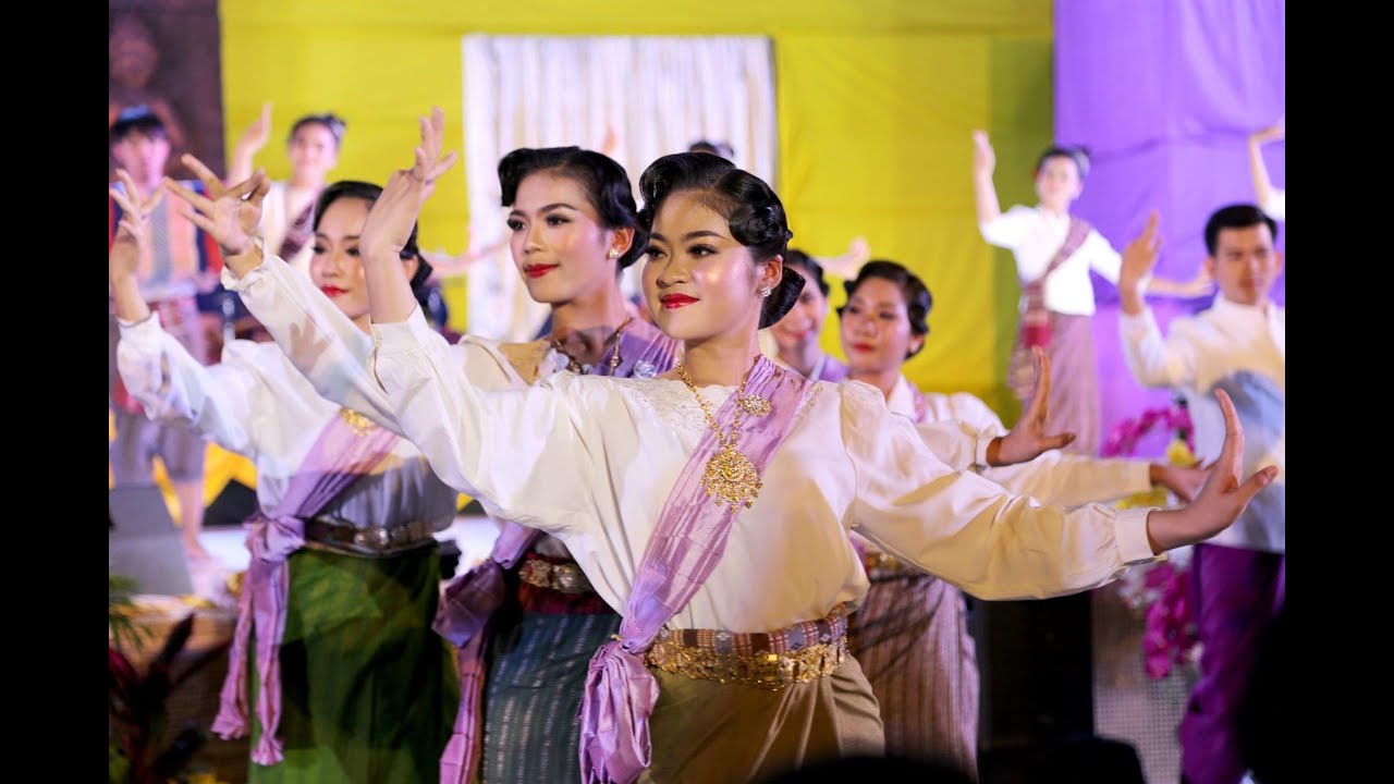 ฟ้อนบายศรีถวยไท้องค์ราชา มหาวิทยาลัยมหาสารคาม