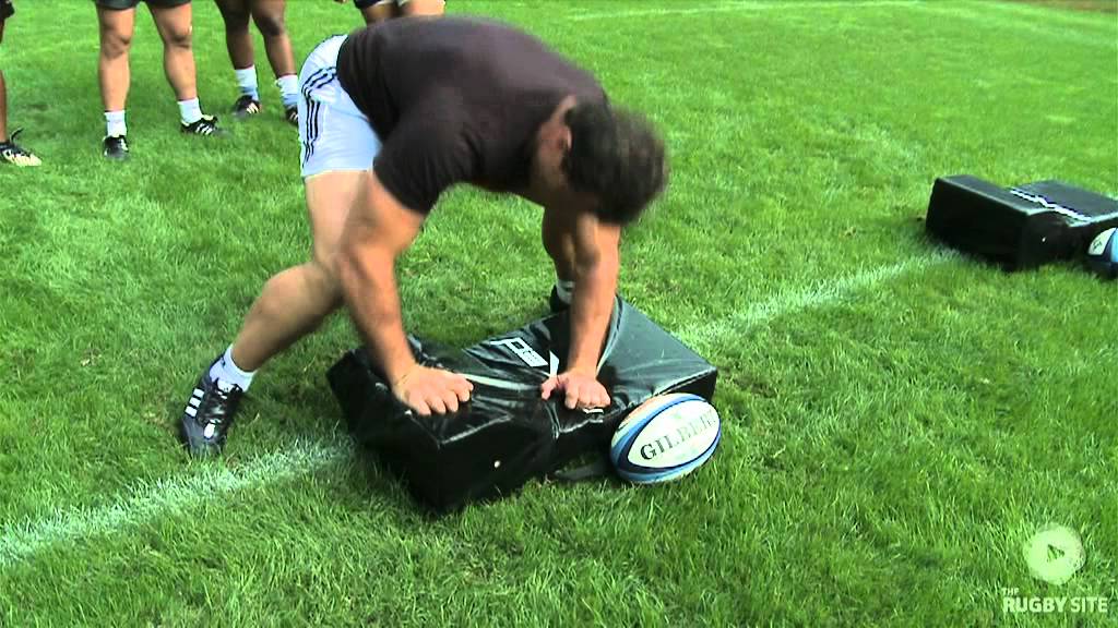 Bismarck Du Plessis: Contesting for ball & clear out