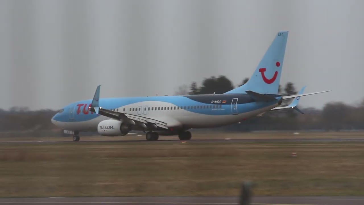 Stürmische Boeing 737-800 Landung am Braunschweig Airport