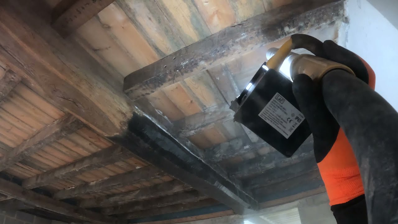 Oak Beams stain removal and cleaning by SandBlasting