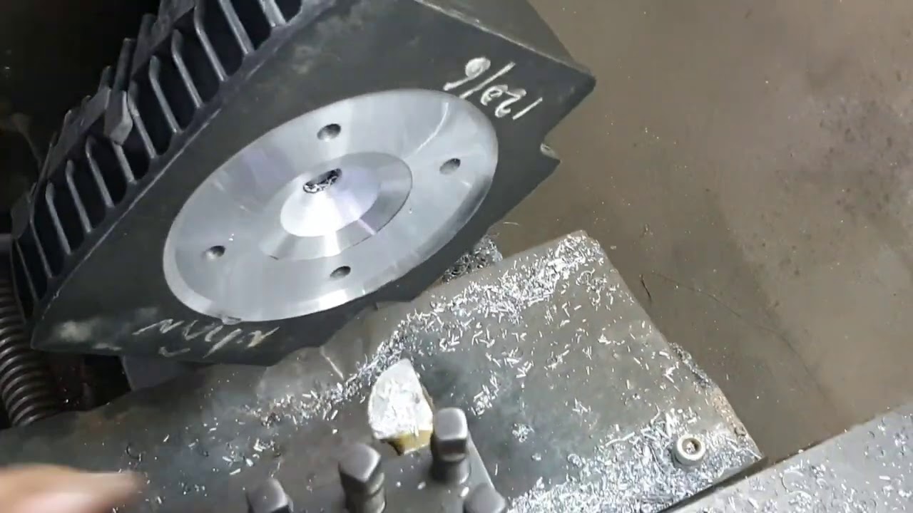 Vớt móc chảo đầu xipo  đụng đầu piston Take out the hook of the xipo pan that is hit with the piston