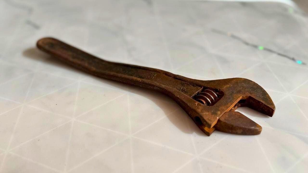 Restoring an Old Rusty Adjustable Wrench – Second Life! 🔧✨