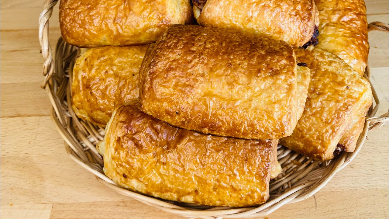 بتي بان بالخميرة البلدية petit pain au chocolat au levain naturel 😋💯