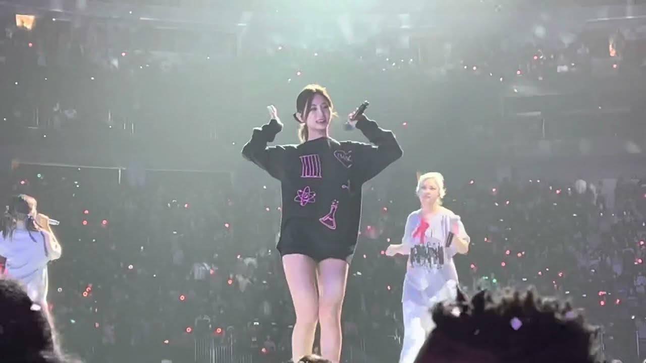 TWICE(트와이스) SIGNAL | 4th WORLD TOUR III | New York | Day 1[FANCAM] 220226