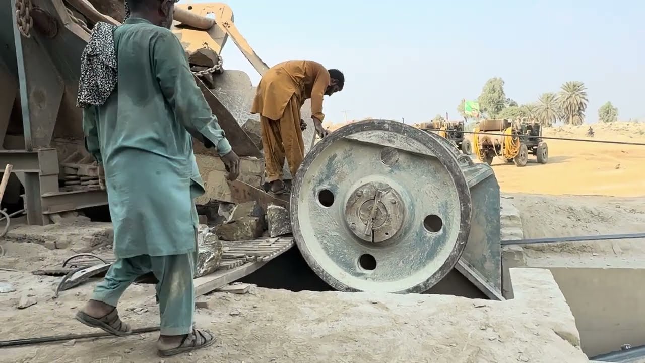 “PLAYING WITH GIANT ROCKS: A GIANT IN ACTION - POWERFUL CRUSHING PROCESS!” 