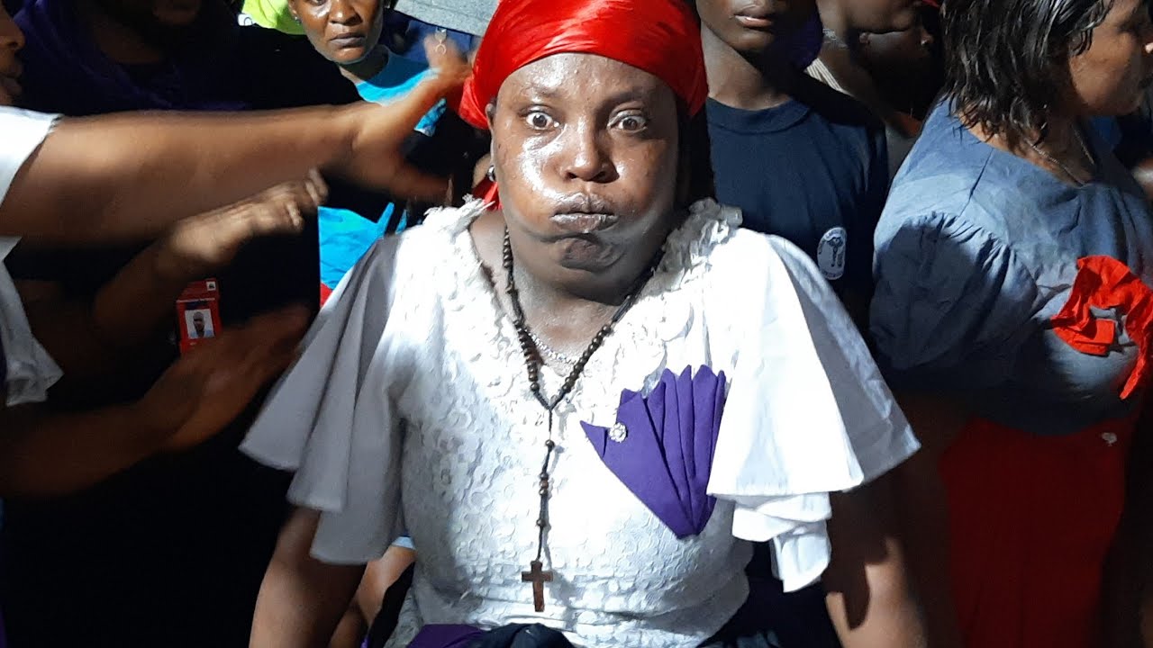 Samba sa Byen chante anpil wi, anpil moun tonbe lwa, kwe vodou