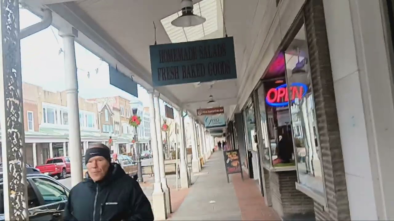 Walking through Kingston. Christmas 🎄 winter 🪟 look window 🪟 age regression