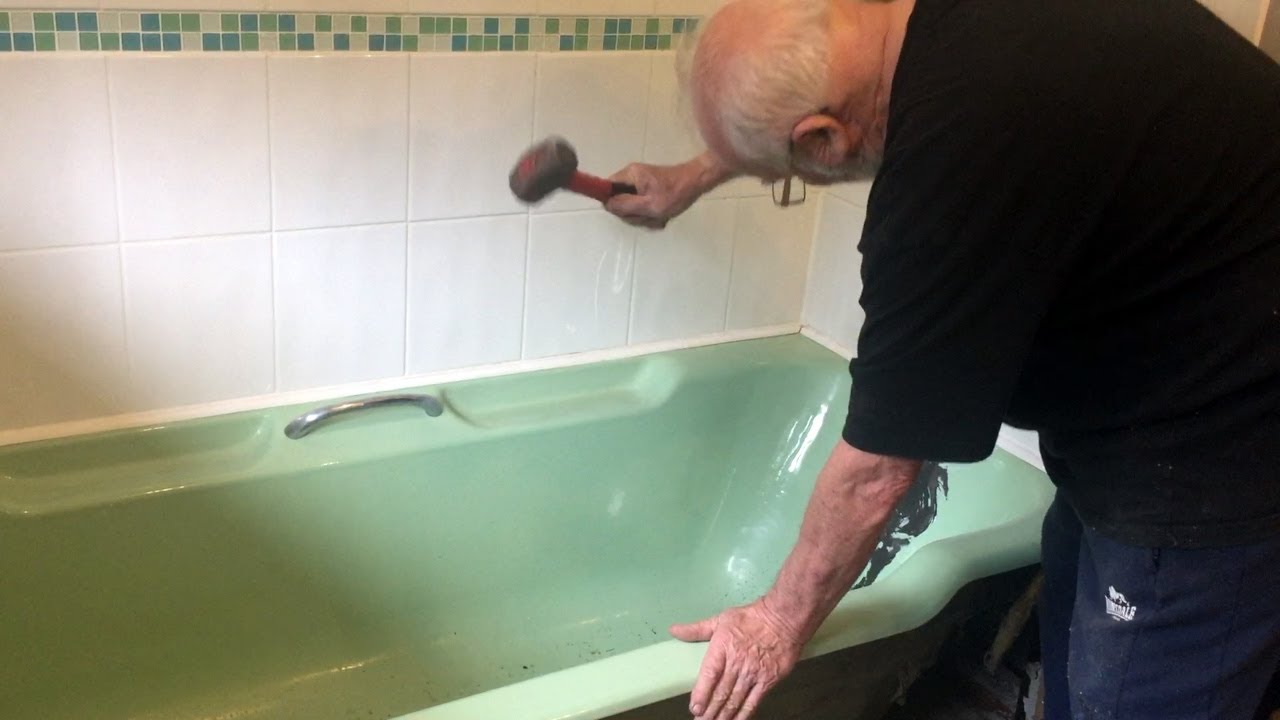 Как снять чугунную ванну