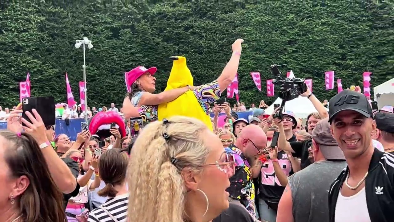 5: 90 Tals Festivalen i Malmö 2025 - Allsång till Oasis låt ”Wonderwall”