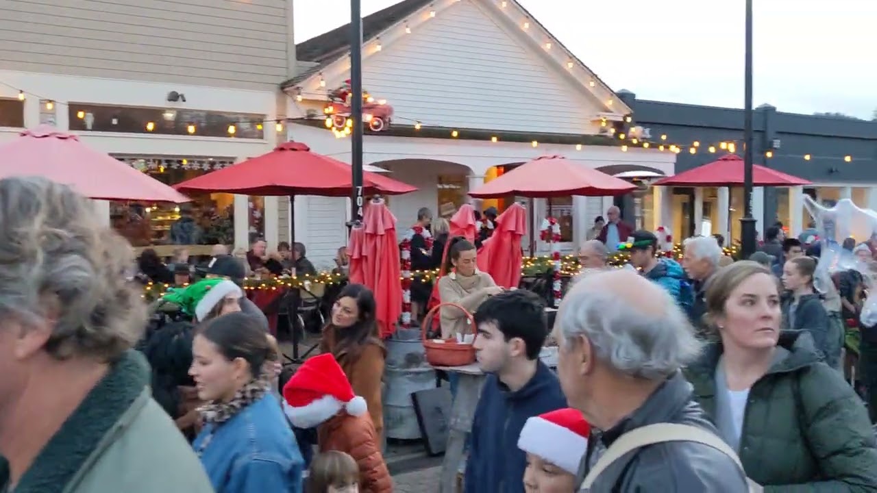 Santa Claus Parade in Lafayette CA 2022