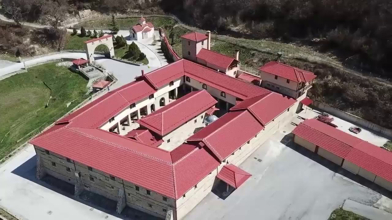 Μοναστήρι σπαρμός Όλυμπος.   Η Ιερά Μονή Αγίας Τριάδας Σπαρμού  κτισμένο σε υψόμετρο 1000 μέτρα