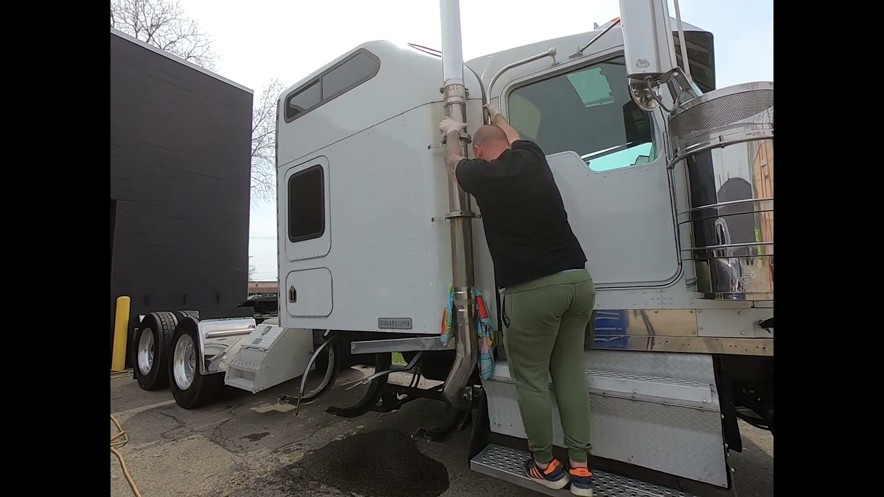 Project W900 | Removing RH Fuel Tank | Tool Box | Cab Extensions