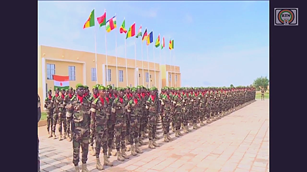 14ème promotion d'élèves sous officiers d'active de l'école nationale des sous officiers ENSOA.ù