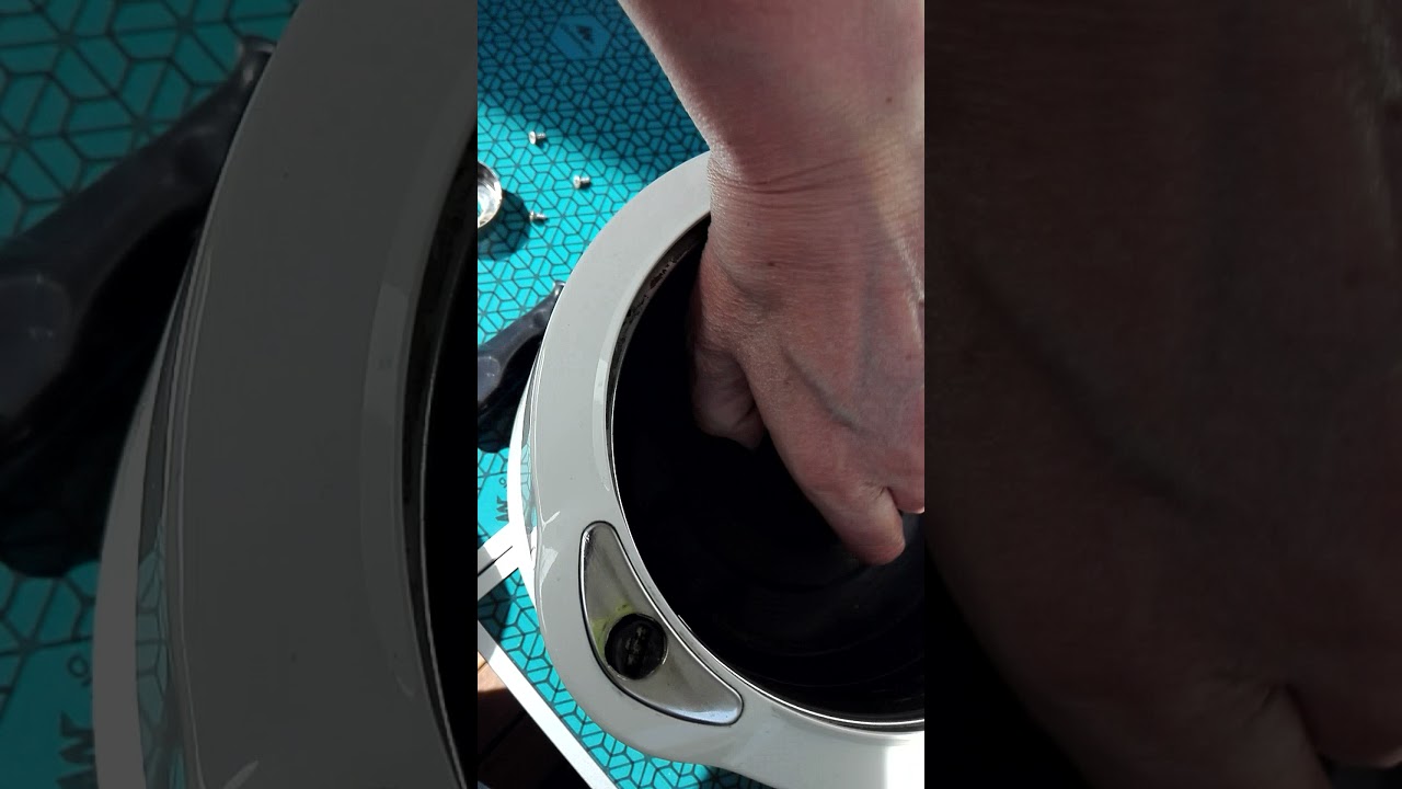 Einen alten Thermomix TM21 der funktionsfähig ist wieder für der Gebrauch fertig machen. Untertitel