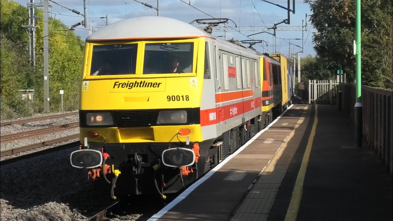 Fantastic Few Hour at Tamworth Station Freight/Passenger Trains 30/09/2025 WCML