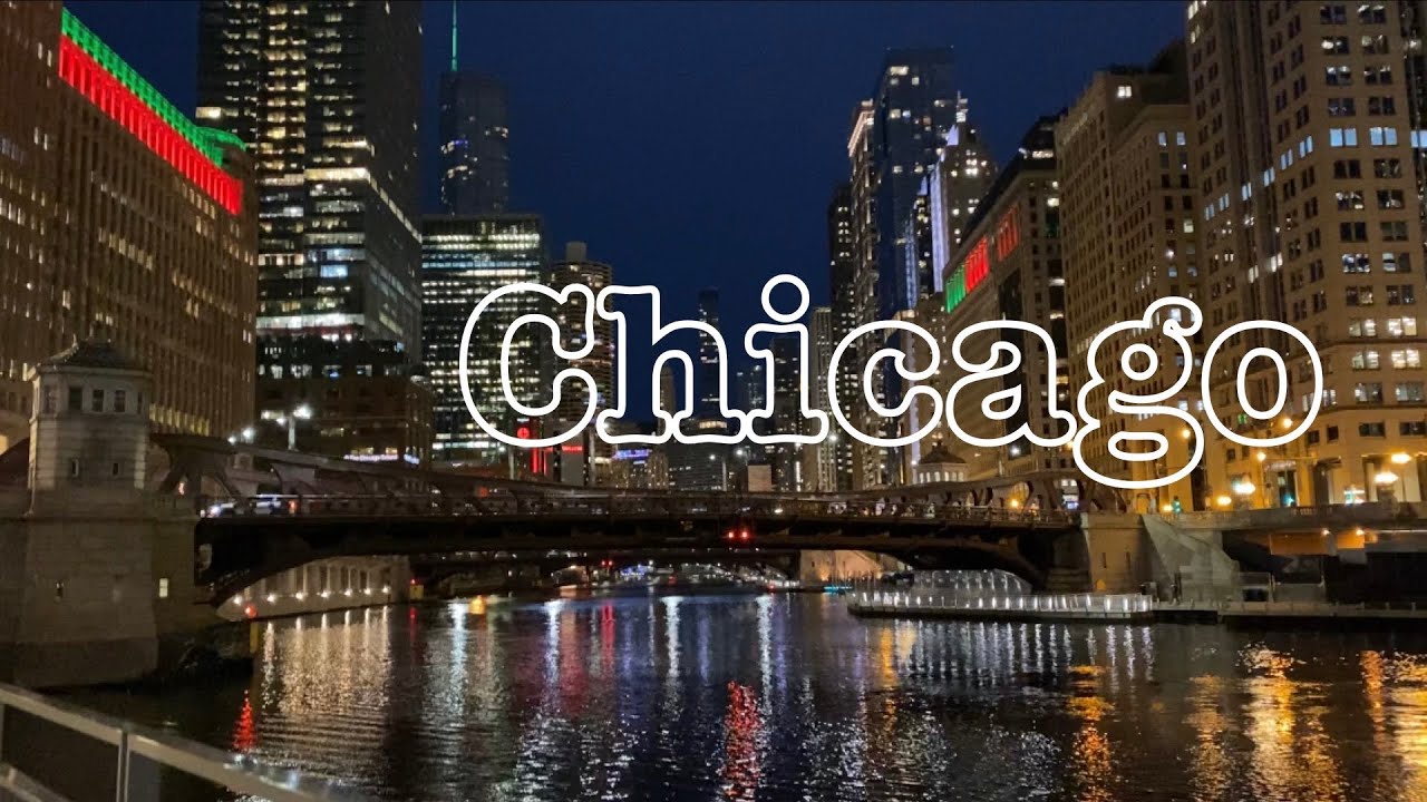 Downtown Chicago Night Walk Around Merchandise Mart Late Dec 2021
