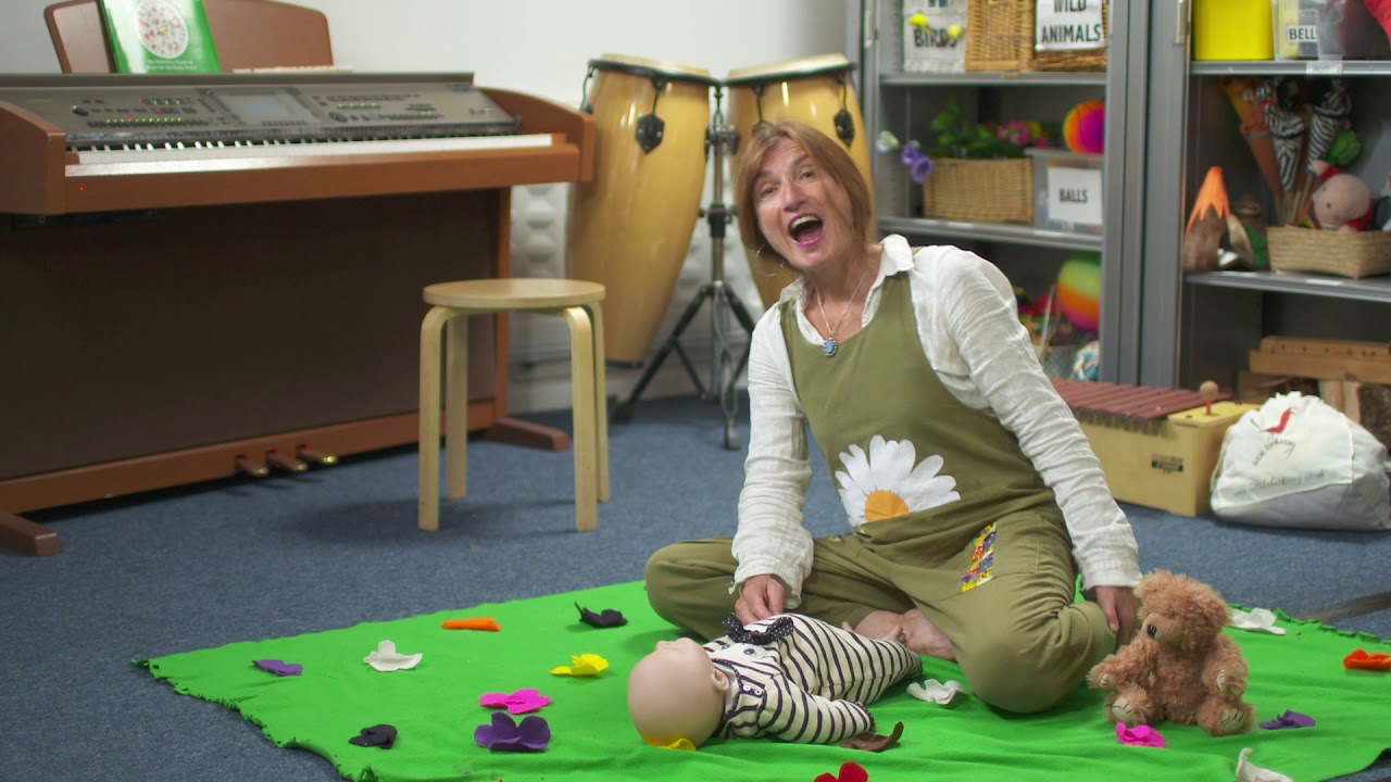 Round and round the garden - musical play with babies