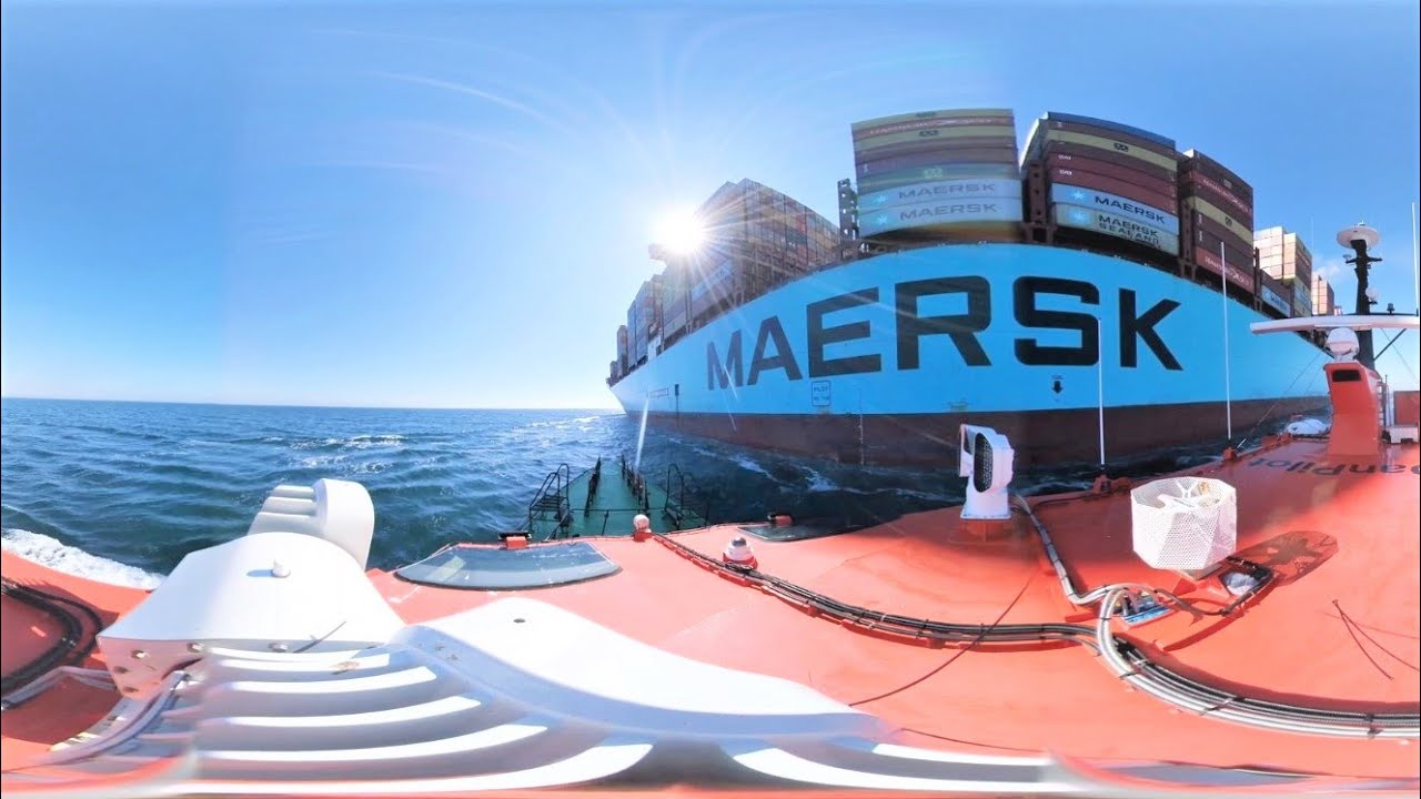 A Maersk pilot out at sea: 360-degree experience