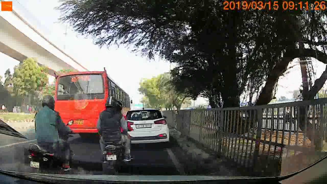 Rash Driving - Delhi Transport bus almost hit i20 car