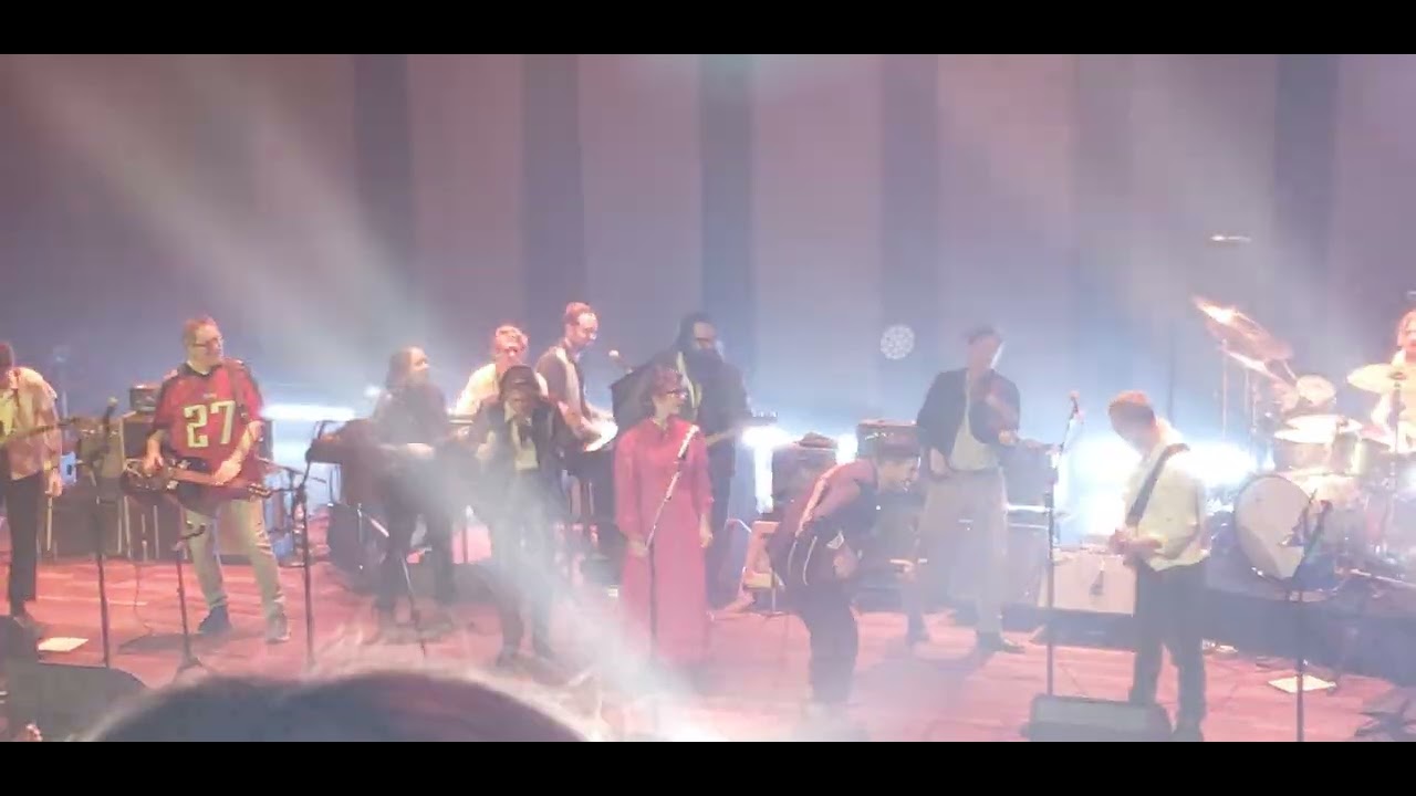 Marcus Mumford (& Sons) w/ Brandi Carlile 