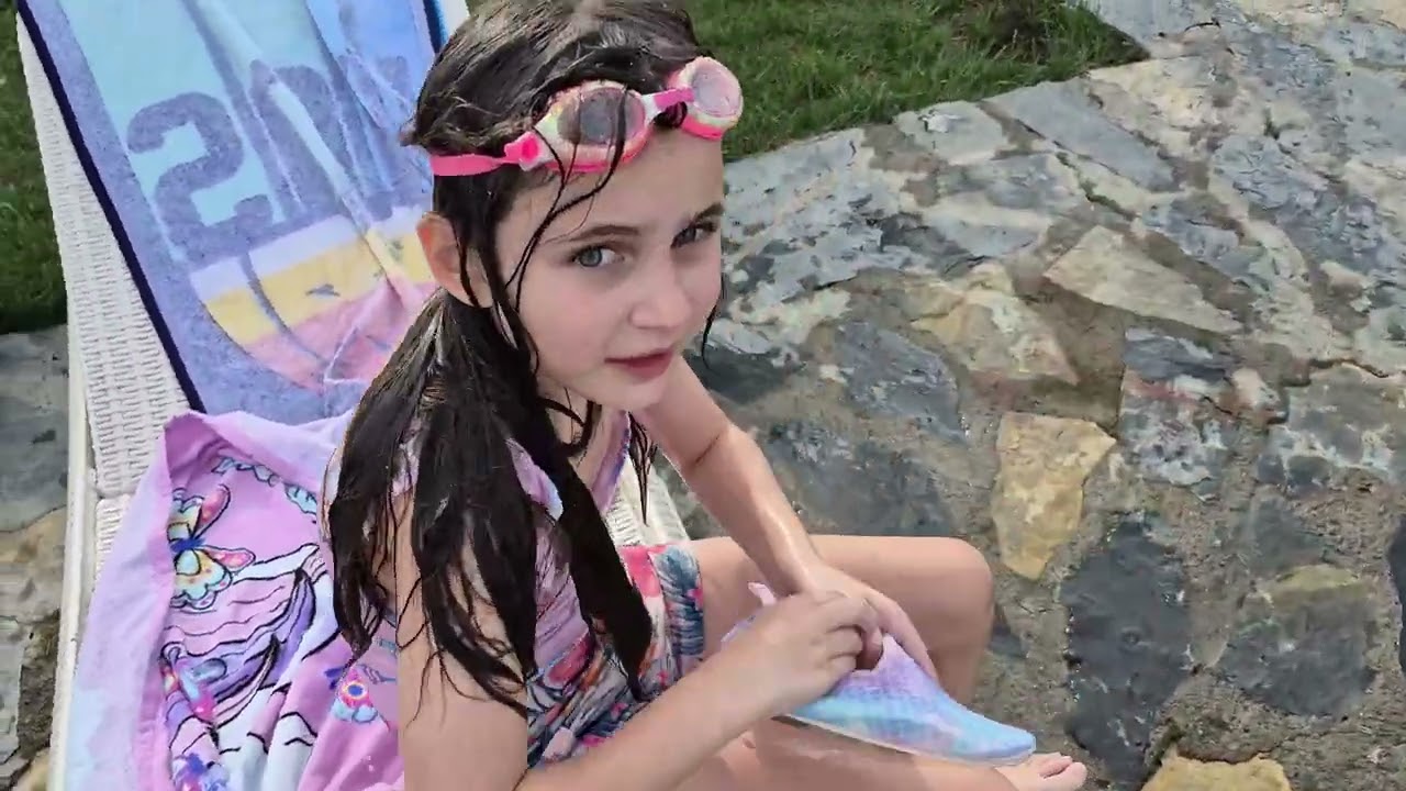 Kış tatili sıcak havuz |  funny kids video          #lina #tatil vlog #elif #nastya #휴일 #수영장