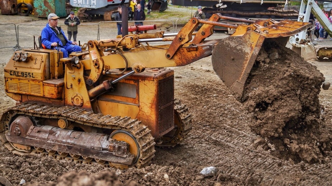 Cat 955L Tracked Loader in Action
