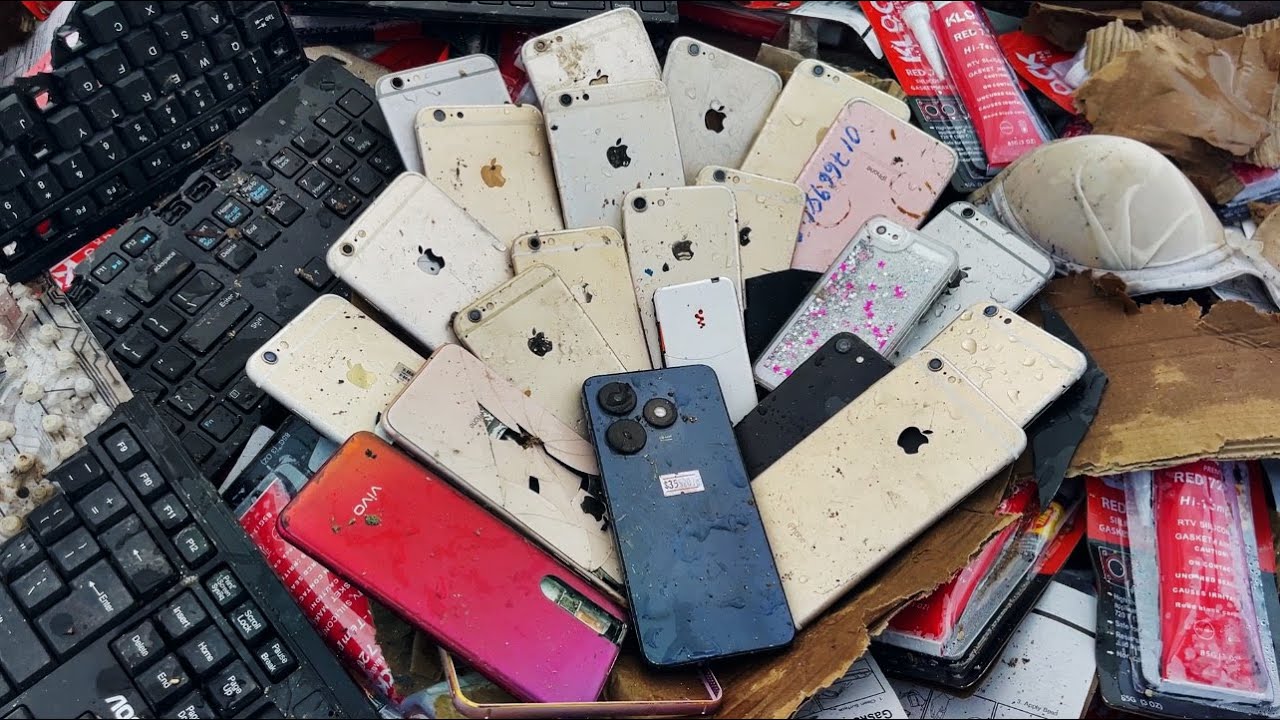 Very Suprise!😍i Found many iPhone 5_6_7_8_Techno Spark Go2024 Vivo in Small box at the landfill ...