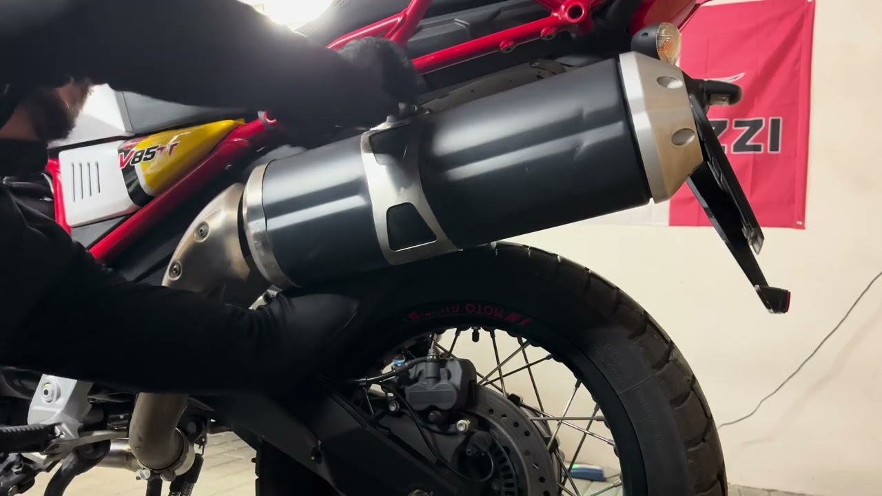 Moto Guzzi V85 TT 2020 install downpipe