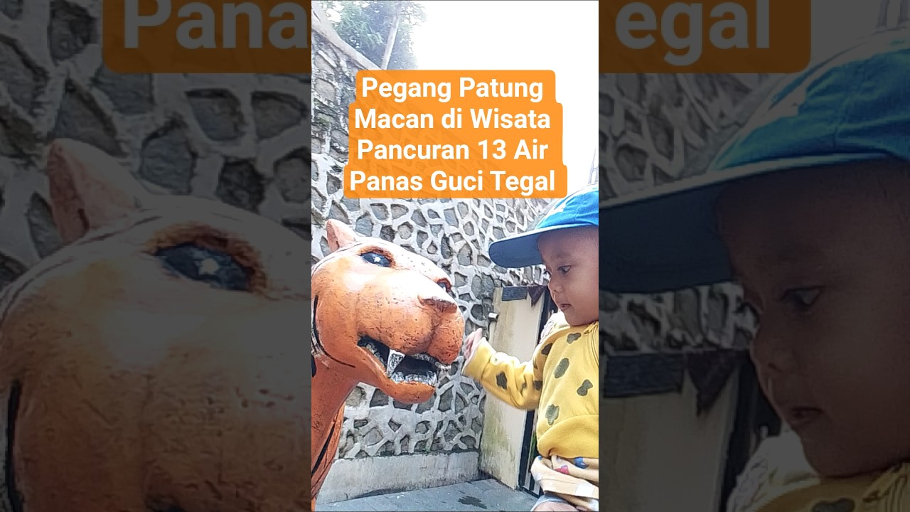 Pegang Patung Macan di Wisata Pancuran 13 Air Panas Guci Tegal