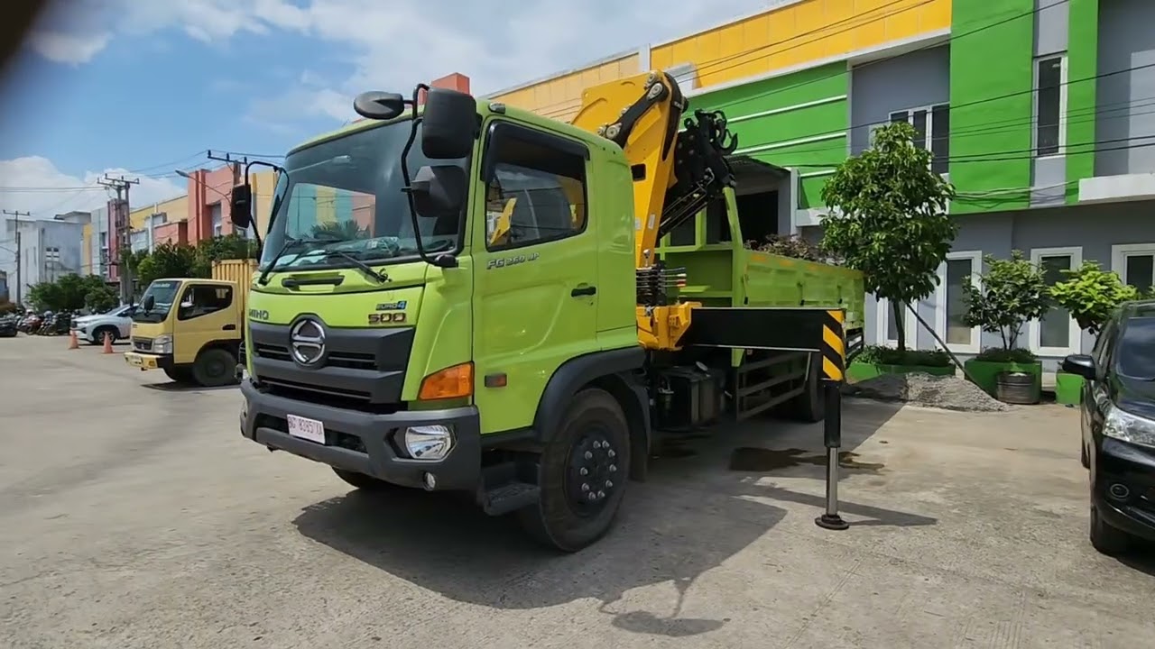 Serah terima truck crane chassis hino FG 260 JS palembang