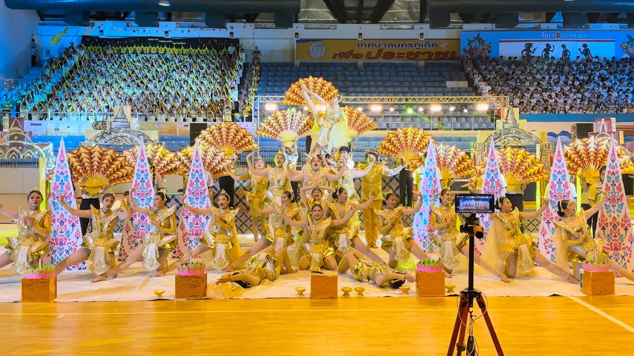 เชียร์ลีดเดอร์และกองเชียร์คณะ สีเหลืองราไวย์ วิทยาลัยอาชีวศึกษาภูเก็ต 2566 คอนเซปต์ ลอยกระทงสุโขทัย